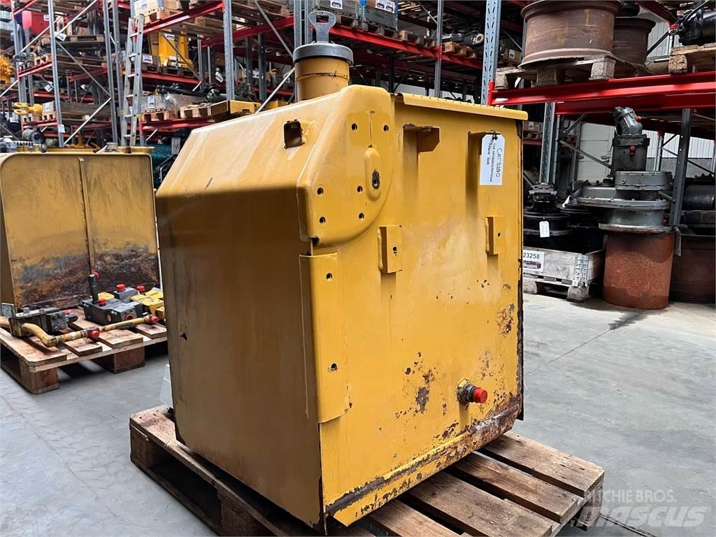 CAT 323D brændstoftank Andere Zubehörteile