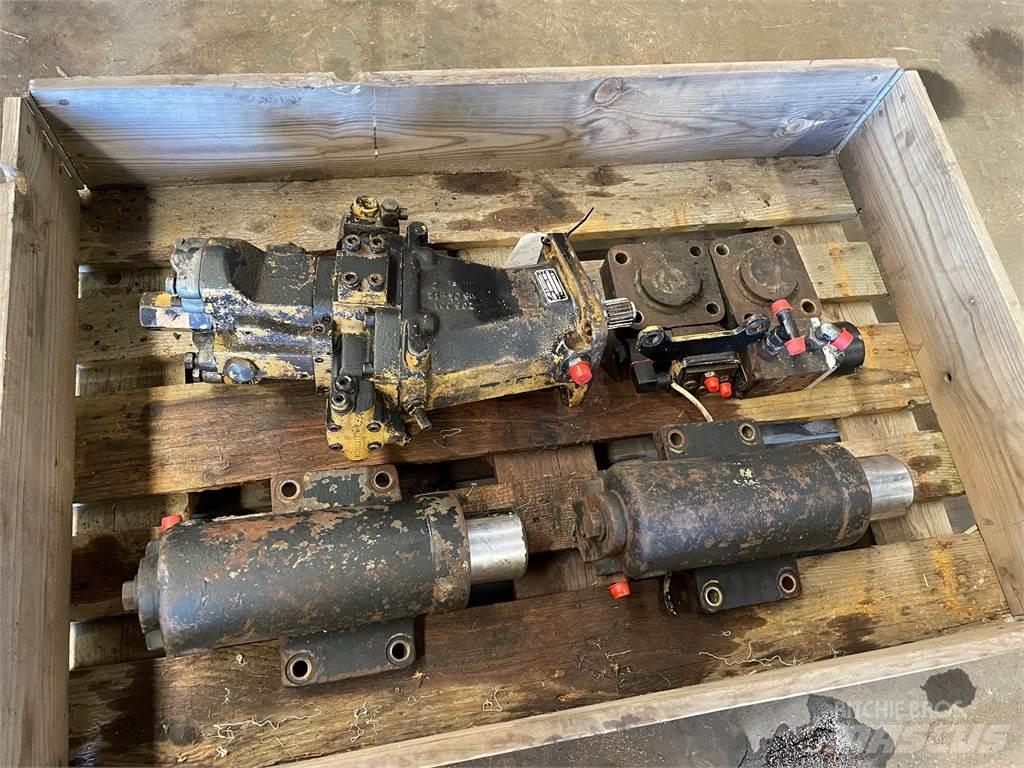  Diverse dele ex. Cat 206 Hydraulik