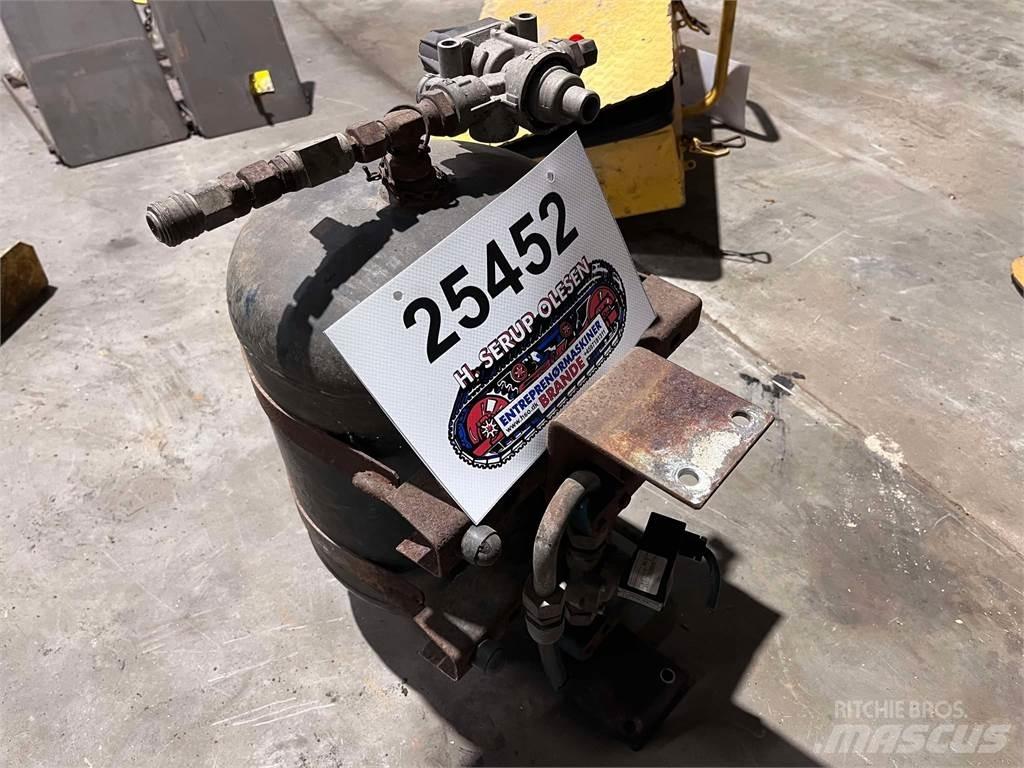 Volvo L120F lufttank Andere Zubehörteile