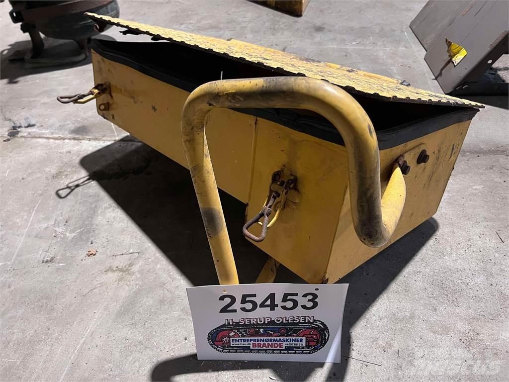 Volvo L120F værktøjskasse Andere Zubehörteile