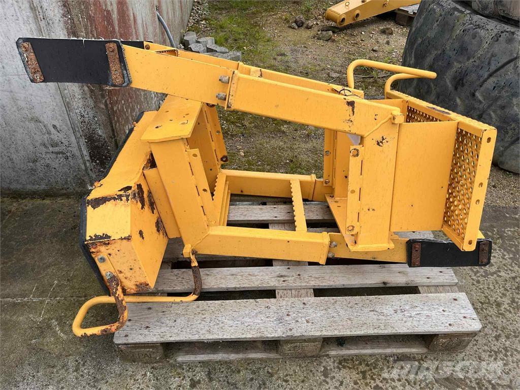 Volvo L220E trappe Andere Zubehörteile
