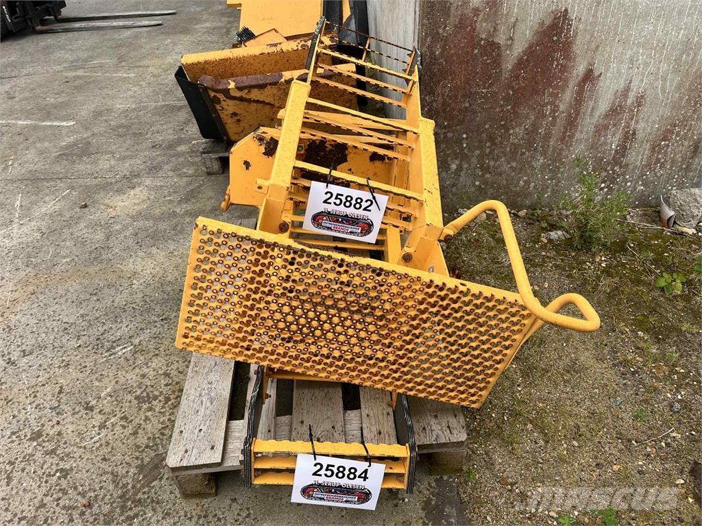 Volvo L220E trappe Andere Zubehörteile
