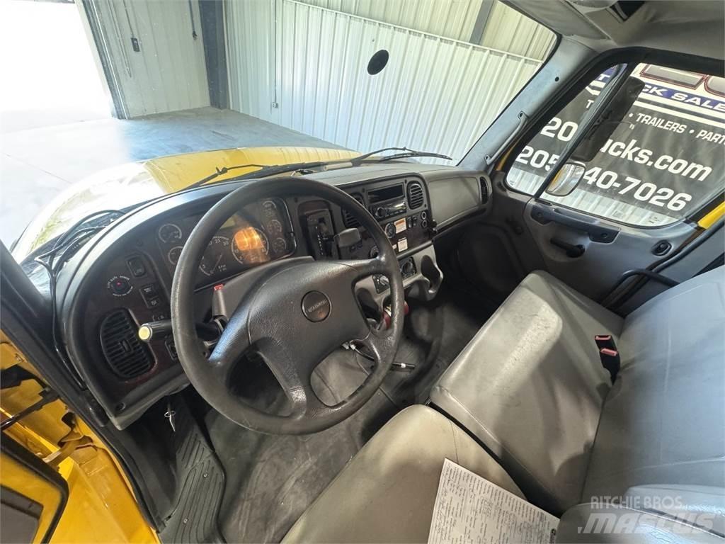 Freightliner M2 106 Kofferaufbau
