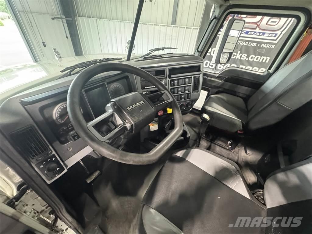 Mack Pinnacle Tractor Units