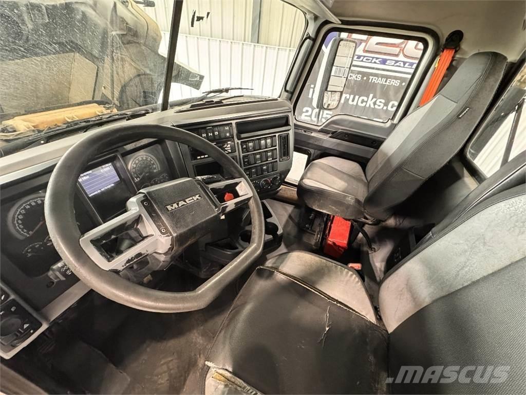 Mack Pinnacle Sattelzugmaschinen