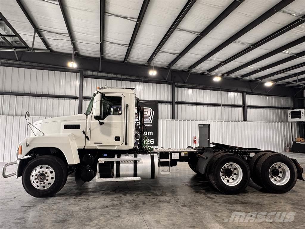 Mack Pinnacle Sattelzugmaschinen