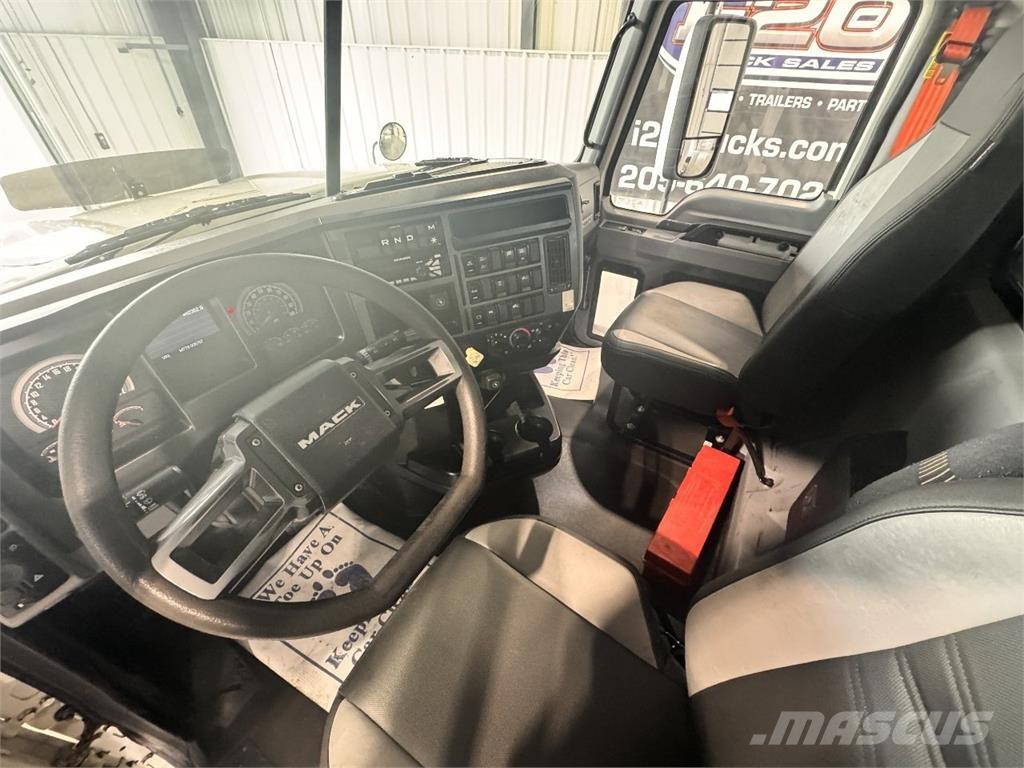 Mack Pinnacle Sattelzugmaschinen