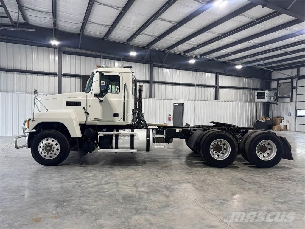 Mack Pinnacle Sattelzugmaschinen