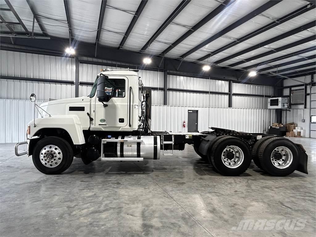 Mack Pinnacle Sattelzugmaschinen
