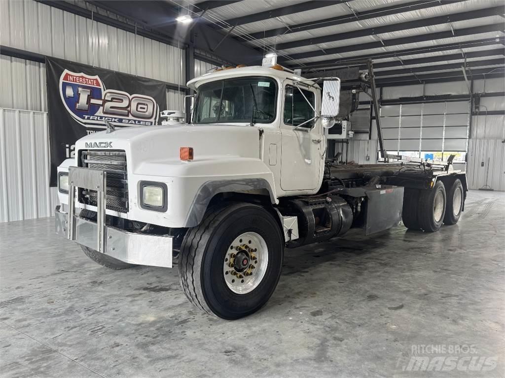 Mack RD690S Containerwagen