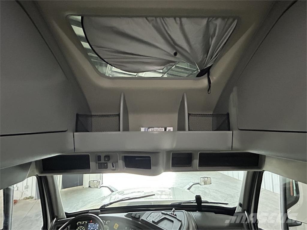 Volvo VNL860 Sattelzugmaschinen