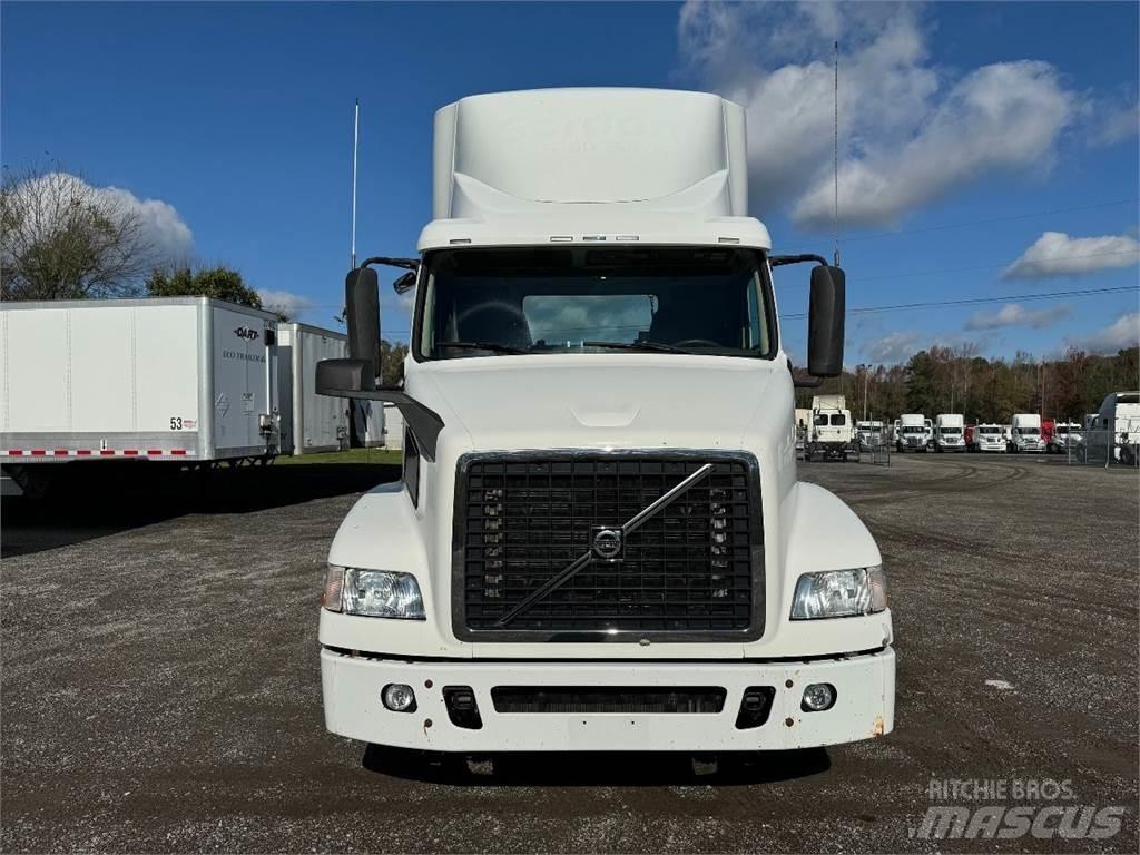 Volvo VNM64T200 Sattelzugmaschinen