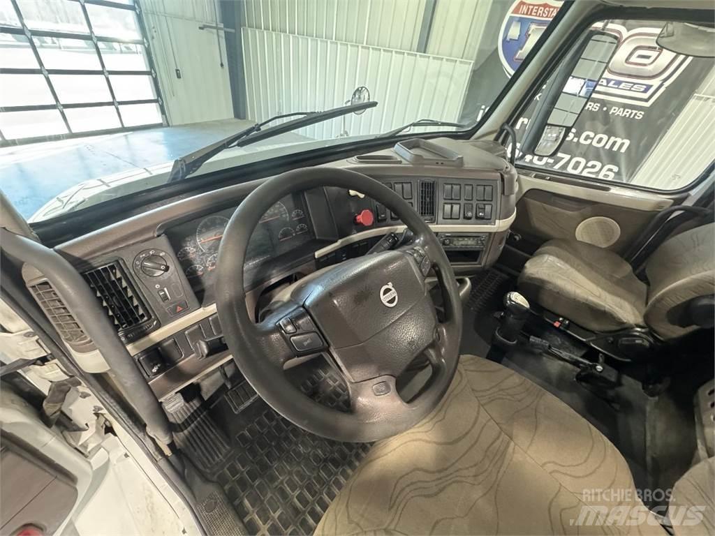 Volvo VNM64T200 Sattelzugmaschinen