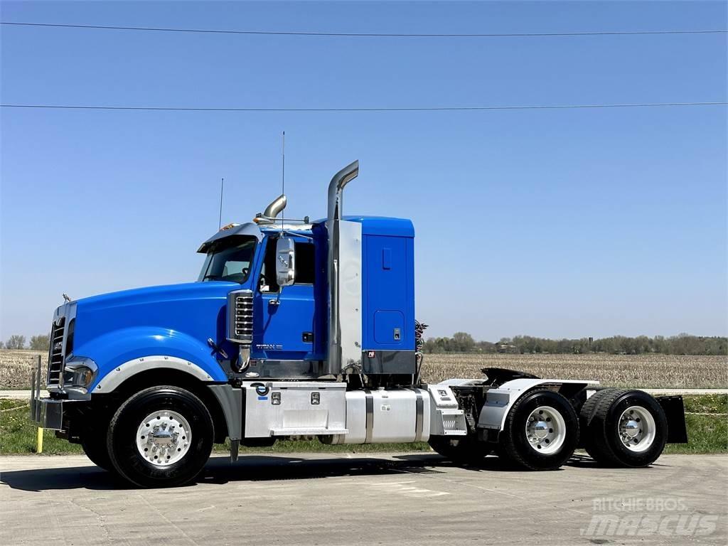 Mack Titan TD713 Sattelzugmaschinen