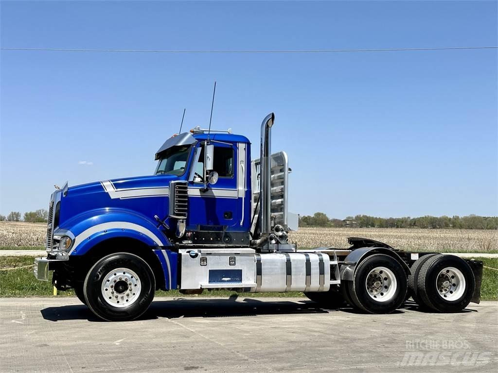 Mack Titan TD713 Sattelzugmaschinen