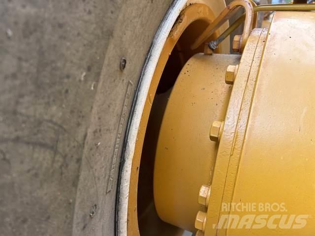 CAT 16H Grader