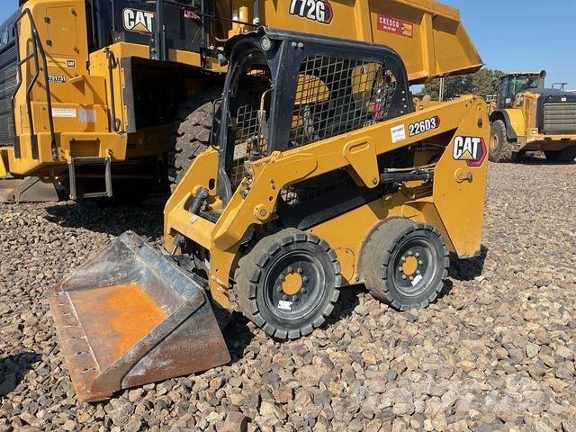 CAT 226D3 Kompaktlader
