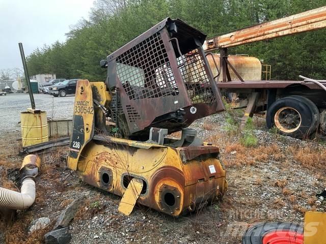 CAT 236 Kompaktlader