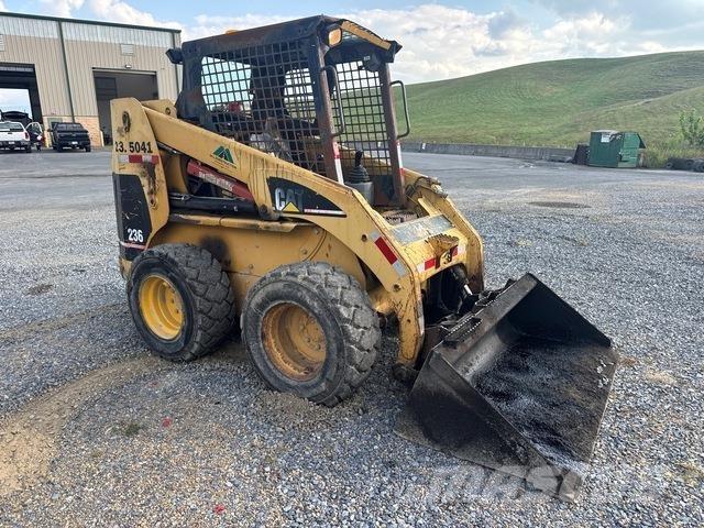 CAT 236 Kompaktlader