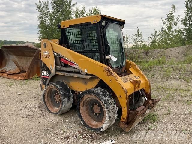CAT 236B Kompaktlader