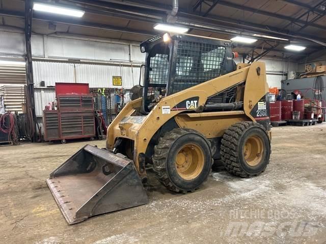 CAT 236B Kompaktlader