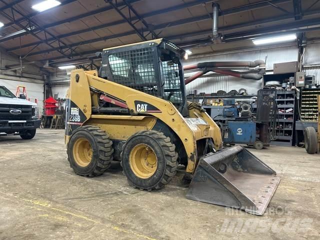 CAT 236B Kompaktlader