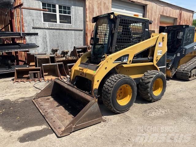 CAT 236B Kompaktlader