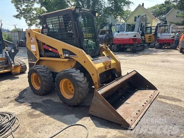 CAT 236B Kompaktlader