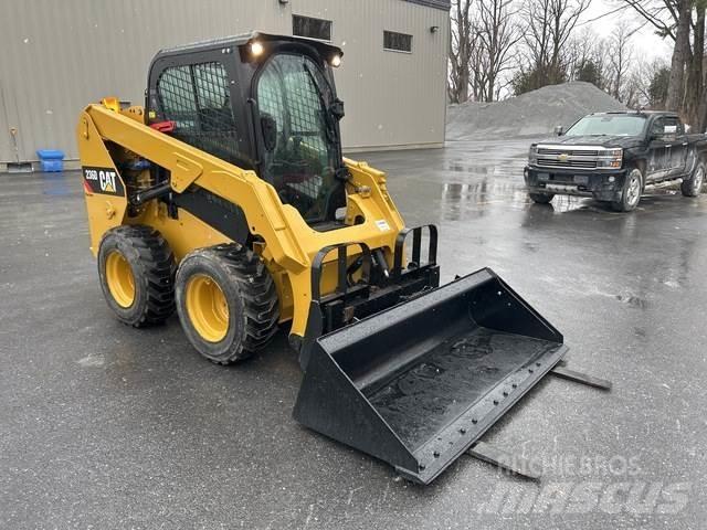 CAT 236D Kompaktlader