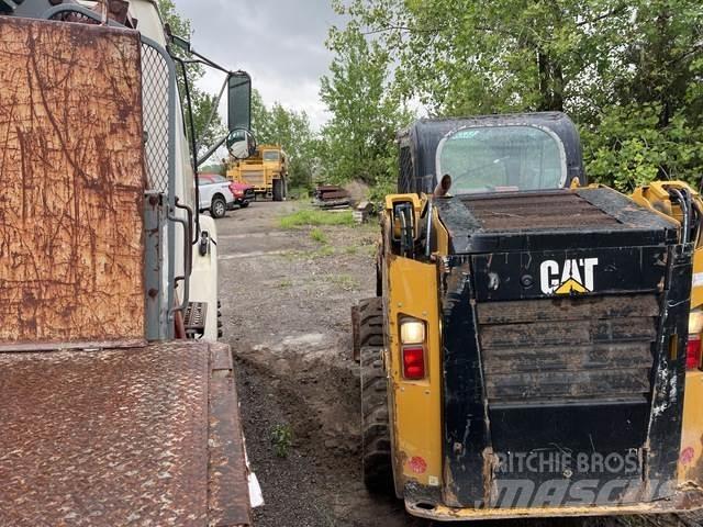 CAT 236D Kompaktlader