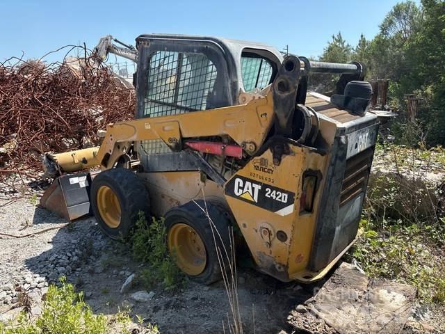 CAT 242D Kompaktlader