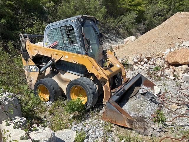 CAT 242D Kompaktlader