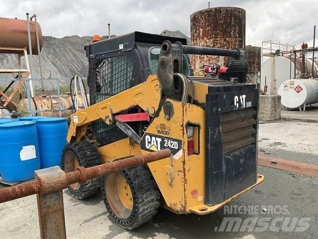 CAT 242D Kompaktlader