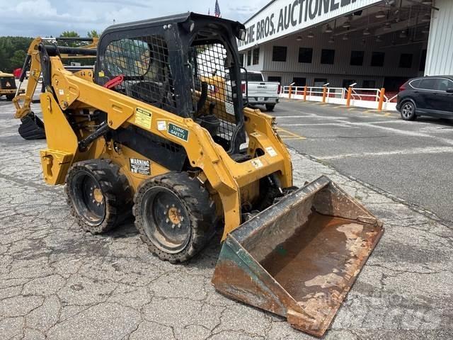 CAT 242D Kompaktlader