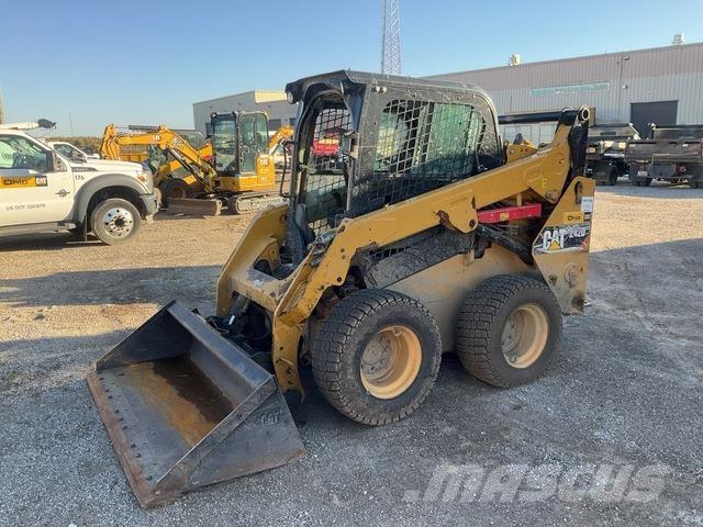 CAT 242D Kompaktlader