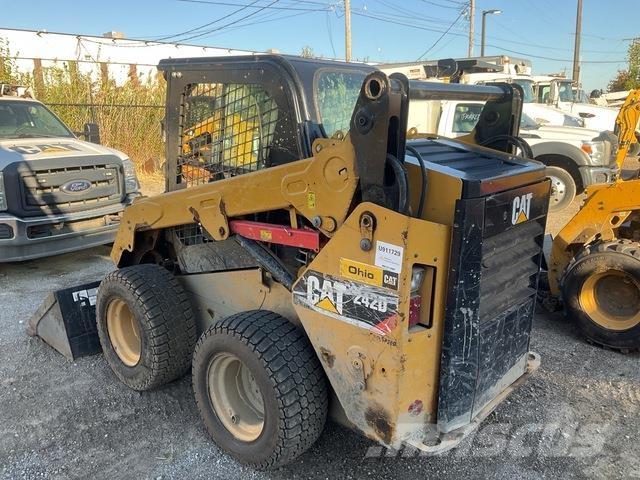 CAT 242D Kompaktlader