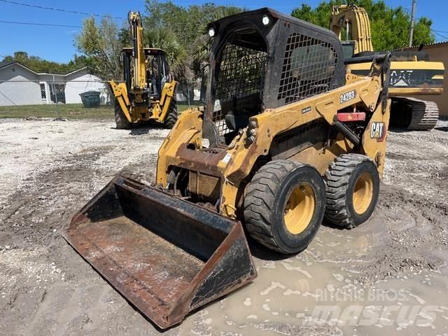 CAT 242D3 Kompaktlader