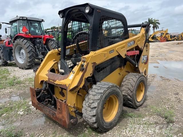 CAT 242D3 Kompaktlader