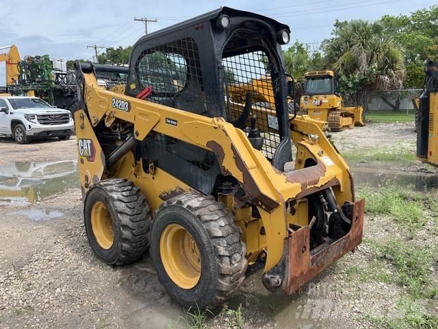 CAT 242D3 Kompaktlader