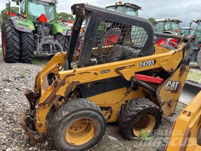 CAT 242D3 Kompaktlader