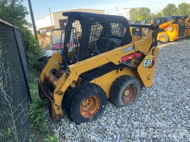 CAT 242D3 Kompaktlader