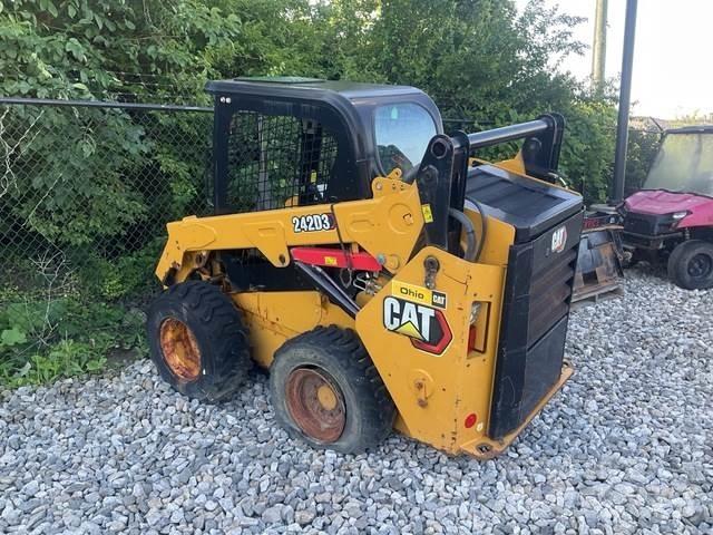 CAT 242D3 Kompaktlader