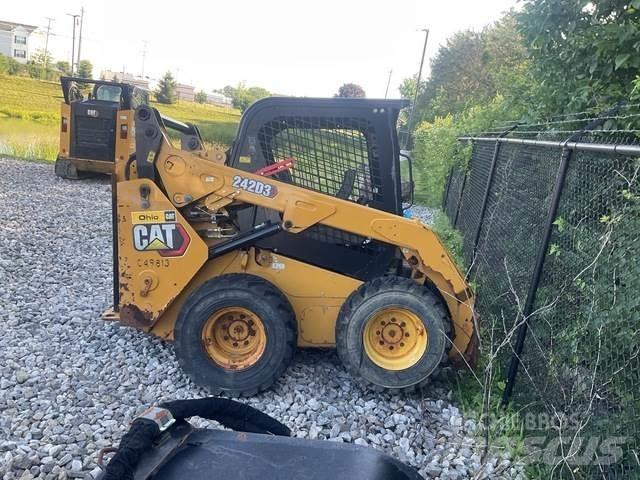 CAT 242D3 Kompaktlader
