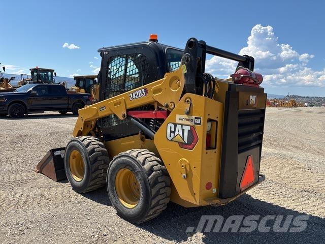CAT 242D3 Kompaktlader