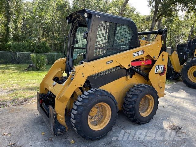 CAT 242D3 Kompaktlader