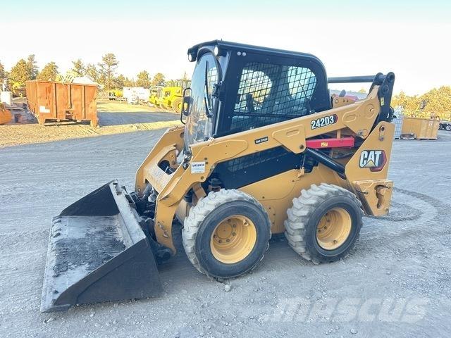 CAT 242D3 Kompaktlader