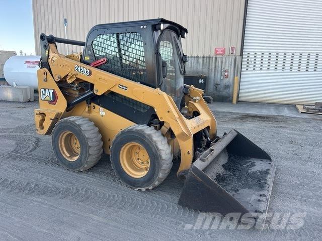 CAT 242D3 Kompaktlader