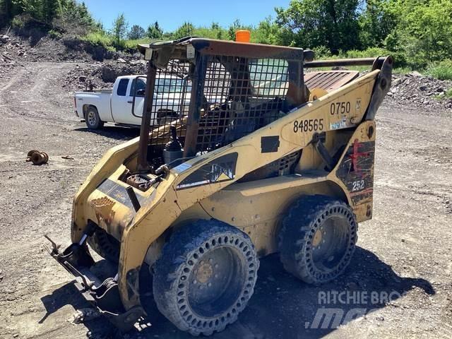 CAT 252 Kompaktlader