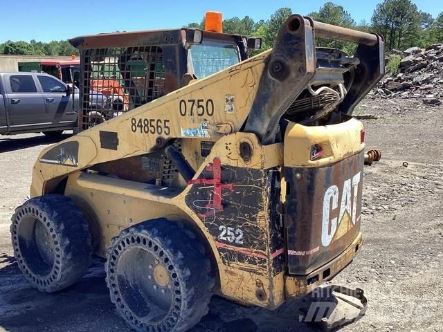CAT 252 Kompaktlader