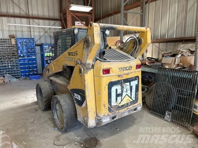 CAT 252B Kompaktlader